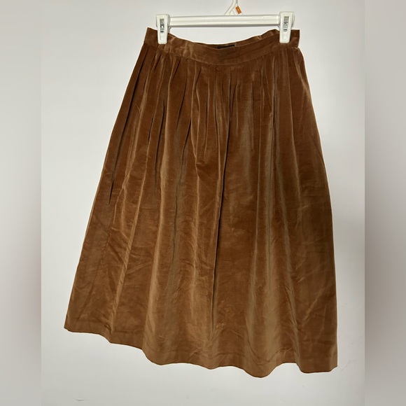 Toffs Dresses & Skirts - Toffs VTG 100% Cotton Corduroy Brown Skirt Petite Size 12. FLAW